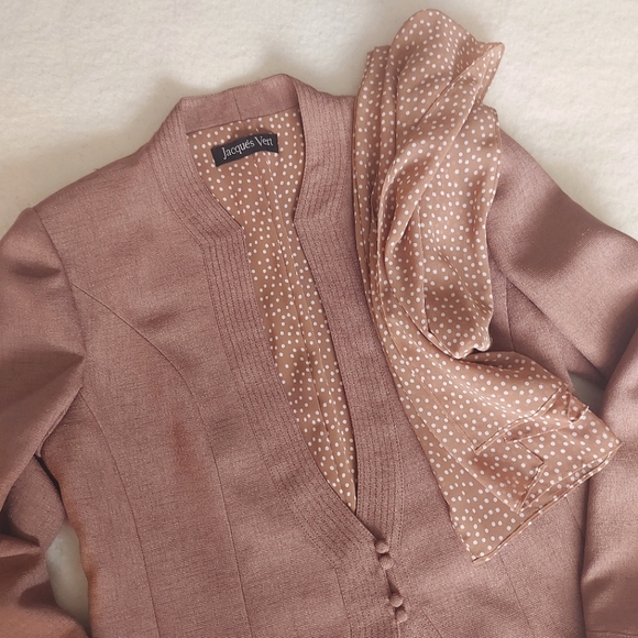 Adorable 3 piece skirt suit with scarf - Picture 3 of 10